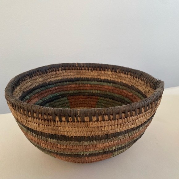 Vintage African Tribal Woven Coil Traditional Basket Multicolor Hand crafted - Picture 5 of 10